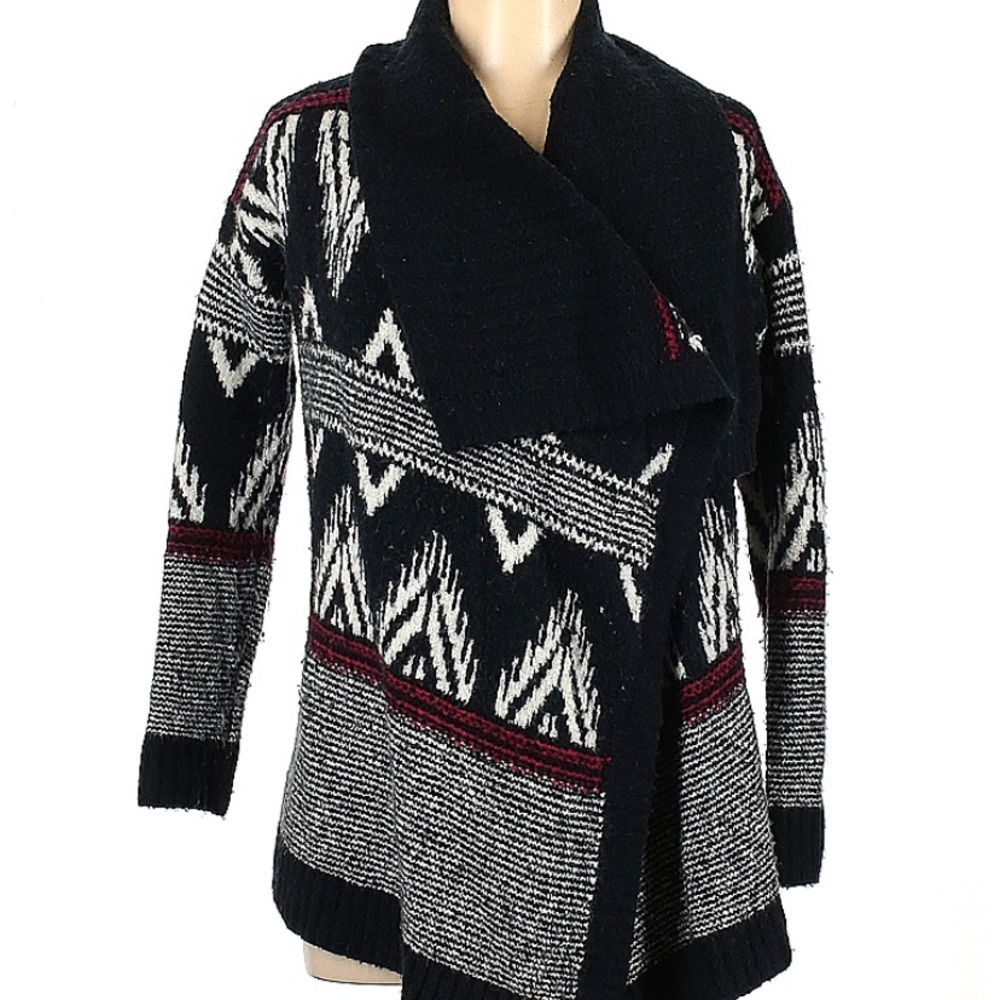 Cozy Black & White Patterned Open-Front Sweater with Burgundy Accents